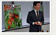 �֡����ˤϡֺ����ʥ������ˡפβ̼¤��礭�ʥѥͥ뤬����ޤ�����